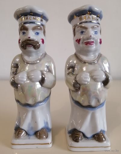 Статуэтки фарфоровые (?) лотом. Перечницы