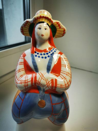 Статуэтка фарфоровая "Девушка в шляпе", СССР