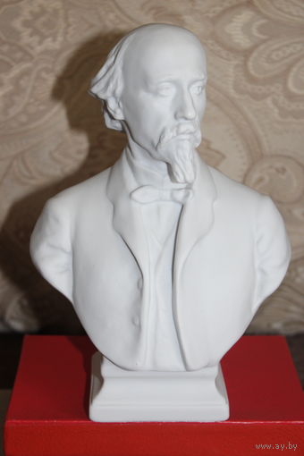 Фарфоровый бюст Некрасова, ЛФЗ, времён СССР, высота 21 см.