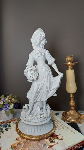 АВТОРСКАЯ РАБОТА  Скульптор автор Ester Bassano.  Девушка с корзиной.