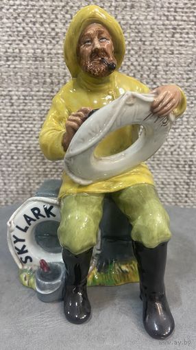 Фарфоровая статуэтка Royal Doulton. Boatman Лодочник. Англия 1970 год. Высота 17 см.