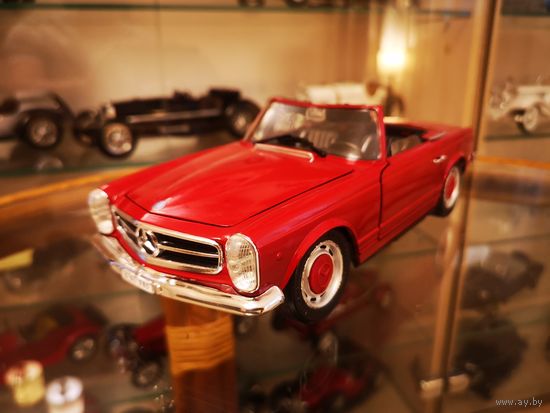 Модель 1:18 Mercedes Benz 280SL Cabriolet 1968