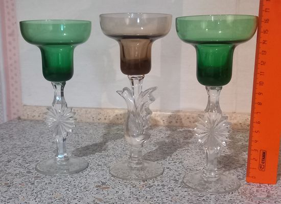 Рюмки,стаканы.