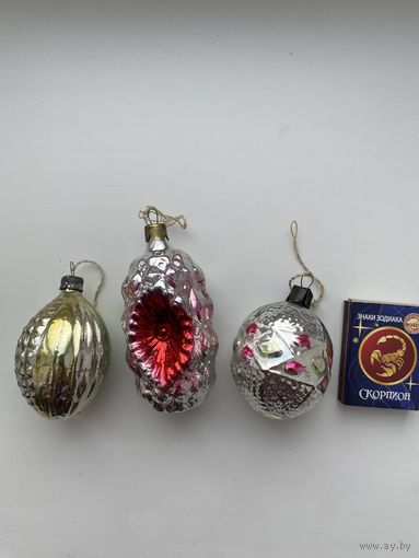 Лот елочных игрушек.