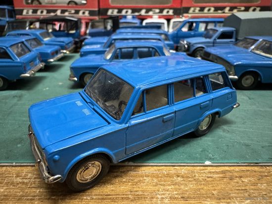 ВАЗ-2102 постномер, но еще с обратным винтом. Пятничный вечер в синих тонах. Не забываем делать себе подарки к 23 февраля!