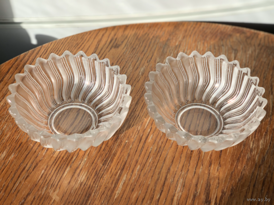 Ваза для мелочей конфетница салатник Barolac Чехословакия матовое стекло 14см