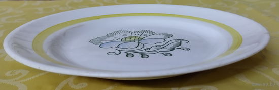 Тарелка десертная-1 эпохи СССР. Каменнобродский фаянсовый завод (Каменнобродск), 1960-1970 гг