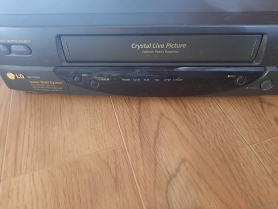 Видеомагнитофон LG.