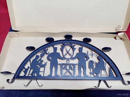 С РУБЛЯ БЕЗ МЦ. Накладка декоративная металлическая, Германия. грунт. 63х28. диам 5см.