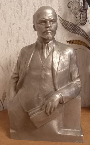 Бюст.Статуэтка.Ленин с книгой.