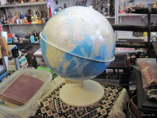 Большой 40 см глобус с физической картой мира.
