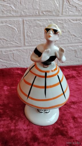 КОЛЛЕКЦИОННАЯ ФАРФОРОВАЯ СТАТУЭТКА СПЛЕТНИЦА СКЛОЧНИЦА ИЗ СЕРИИ РАЗГОВОР ЛФЗИ СССР РАННЯЯ ОРИГИНАЛ . Распродажа Коллекции ! Экспресс  Аукцион  с рубля без МПЦ и прочего .Много лотов в продаже .