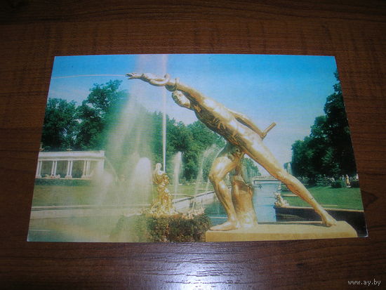 Петродворец Фонтан Гладиатор чистая