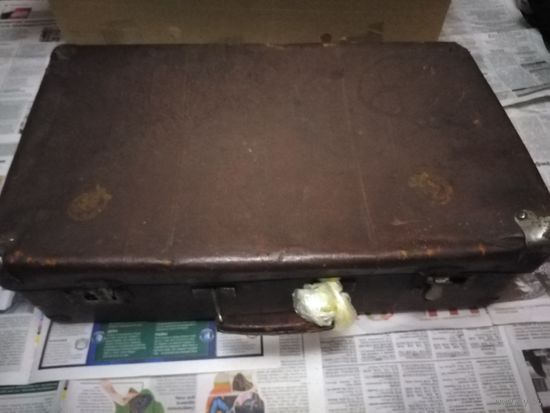 Чемодан старый