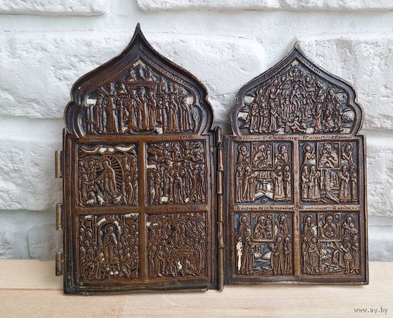 Две створки складня, две эмали.