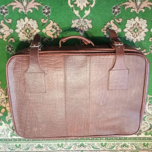 Чемодан из кожзама 55х40х17 см