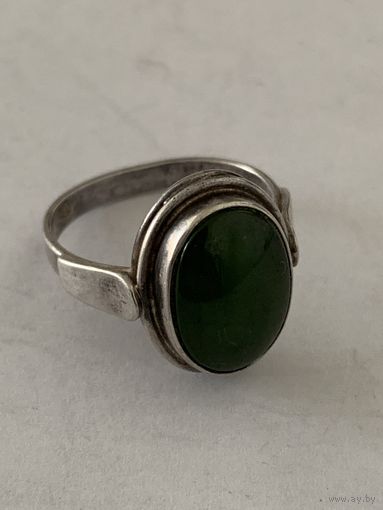Серебряное кольцо с камнем