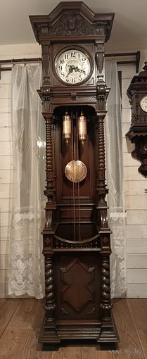Старинные напольные часы. Германия.