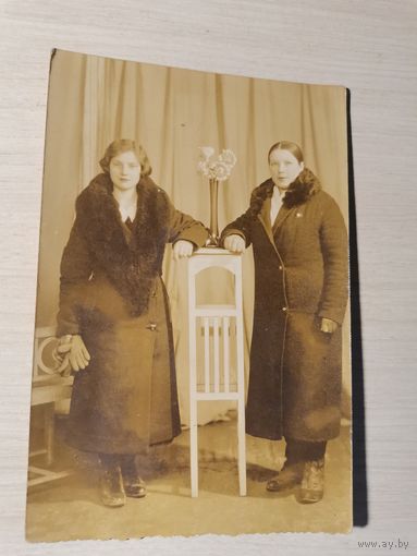 Фотография женщин, 1920-30-е годы,  размер 13*9 см.