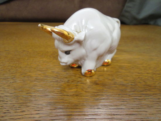 Статуэтка Зубр,Беларуски,позолоченные рога,и копыта.1980--х,Большая редкость ,