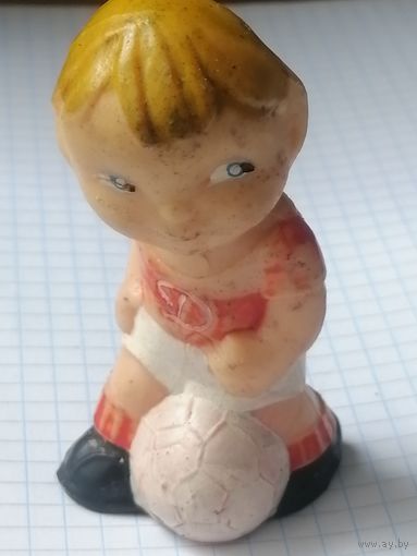 Игрушка СССР. Литая резина. Мальчик футболист. Динамо Кукла 8 см