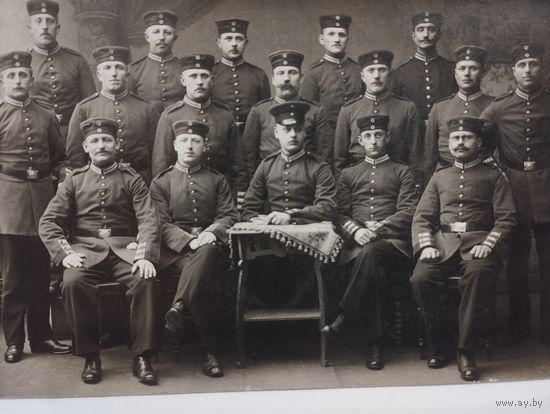 Фото ПМВ  Офицер с бойцами .Оригинал!