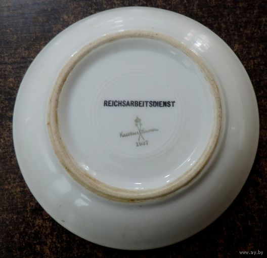 Тарелка фарфоровая "Reichsarbeitsdienst" 1937 г. Диаметр 16.5 см.