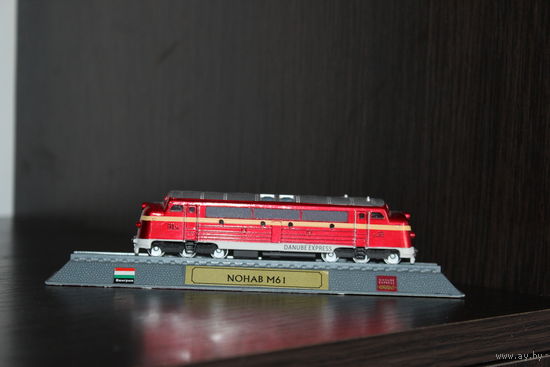 Коллекционная, пластиковая модель локомотива на подставке "NOHAB M61", "Дунайский экспресс".