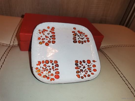 Медная пепельница с эмалью,  размер 11*11 см.