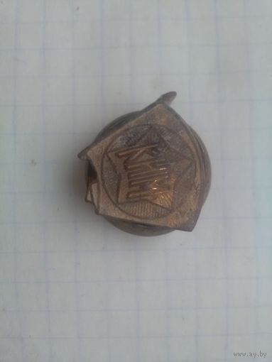 Значек КИМ.