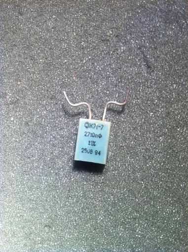 Конденсатор  2710 пФ, 250 В, К71-7