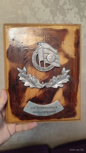 Панно настенная мемориальная доска с эмблемой Общества немецко-советской дружбы Окружное правление Хильдбургхаузен