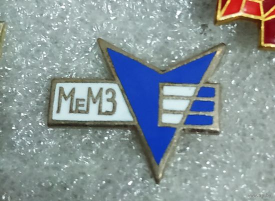 Значок. Предприятия.  МеМЗ (Мелитопольский моторный завод)