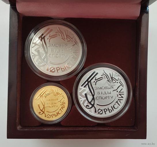 Футляр для 3 монет (50 руб., 10 руб., 1 руб.) d=45.00 mm (2 ячейки) и 30.00 mm деревянный