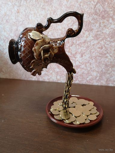 Денежный кувшин. Панно из монет.