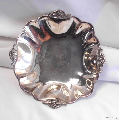 Конфетница Орешница 17,7 х 17,7 см Серебрение