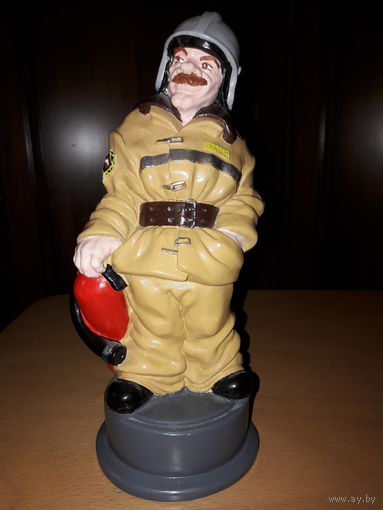 Отличная коллекционная статуэтка Пожарный МЧС. Аукцион 10 дней без МЦ