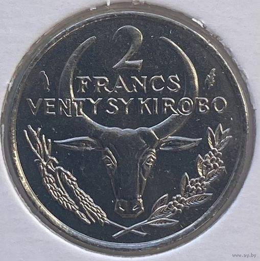 Мадагаскар 2 франка 1982 г. В холдере