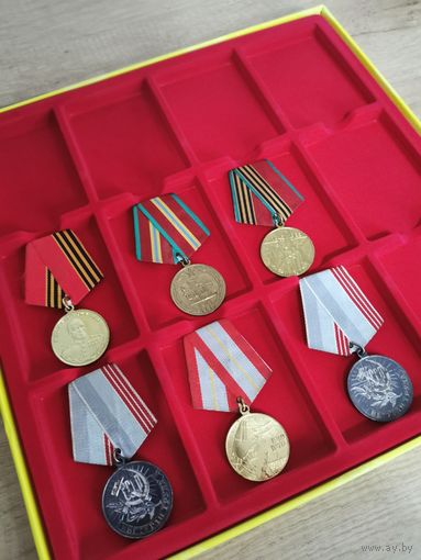 Планшет на 12 ячеек: для монет в слабах, орденов и медалей