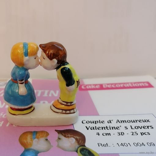 Поцелуй. Couple d'Amoureux (Влюбленные). Фарфор. Миниатюра.