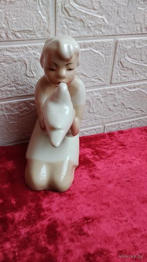 КОЛЛЕКЦИОННАЯ ФАРФОРОВАЯ СТАТУЭТКА ДЕВУШКА С ГОЛУБЕМ СССР РАННЯЯ ОРИГИНАЛ . Распродажа Коллекции ! Экспресс  Аукцион  с рубля без МПЦ и прочего .Много лотов в продаже .