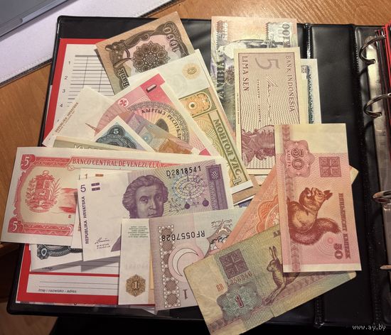 Набор банкнот разных стран
