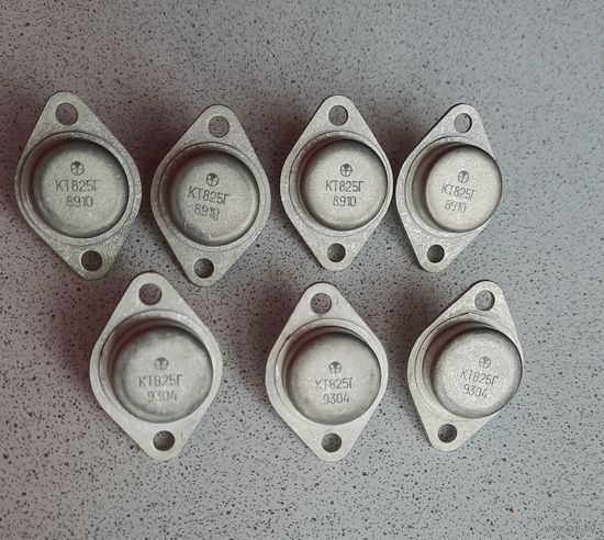 Транзистор кт825г