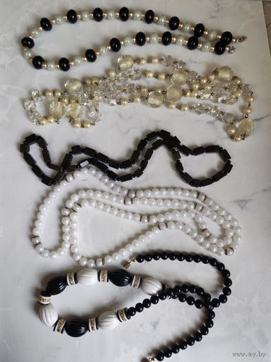 Лот винтажной бижутерии. Бусы.