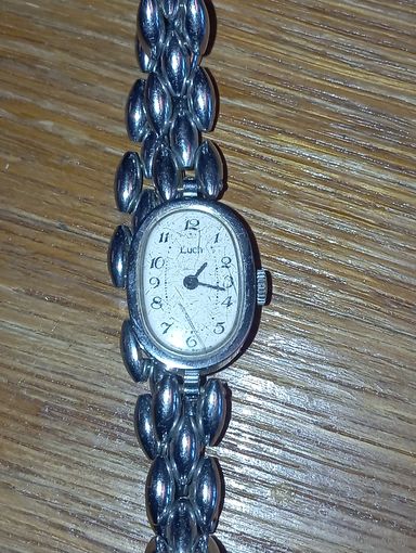 Часы механические ЛУЧ.