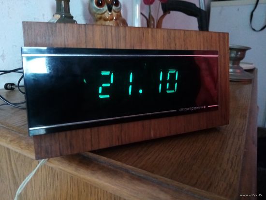 Часы настольные электронные