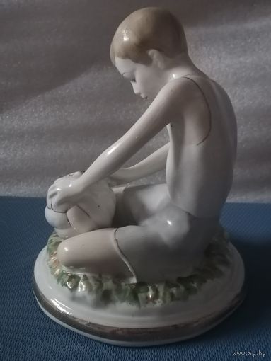 Мальчик с мячом. 1957 год.