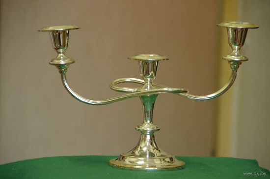Подсвечник с серебрением   ( высота 19,5 см , ширина 31 см )