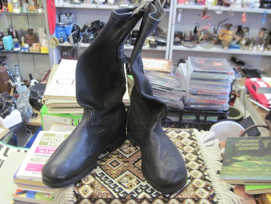 Сапоги кирзовые советские 40 размера.