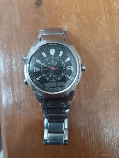 Часы работают. кнопки переключения заедают. Стекло поцарапано. В ремонт.